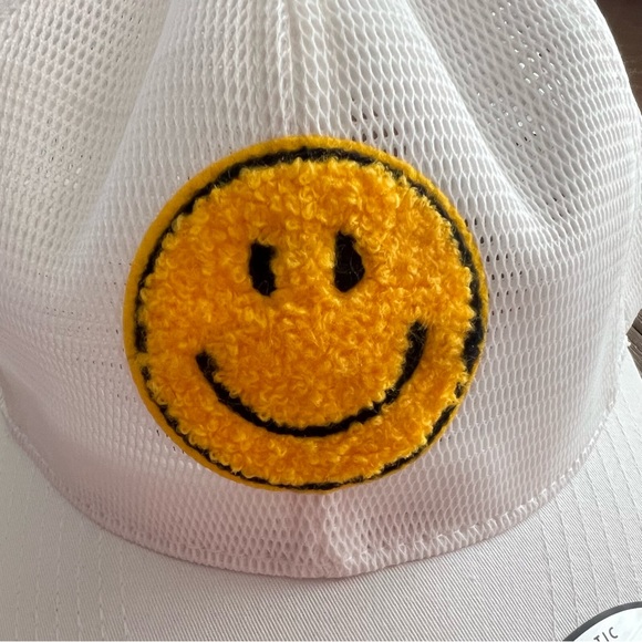 YP Classics smiley face mesh SnapBack ballcap - Picture 5 of 5